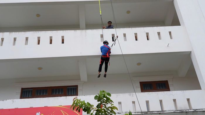 Đu dây thoát hiểm khi xảy ra cháy