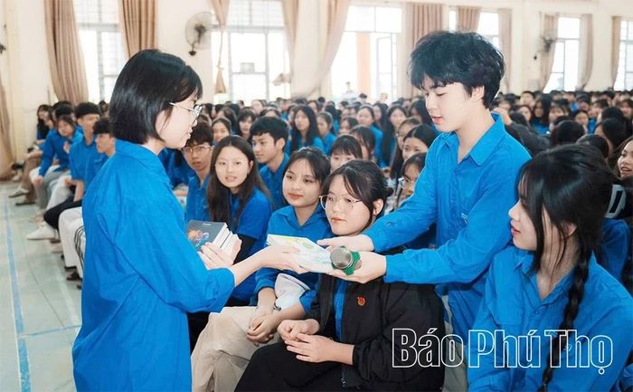 Nhà trường tổ chức nhiều hoạt động để học sinh tham gia phát triển toàn diện.