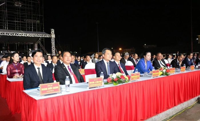 Các đại biểu dự buổi lễ