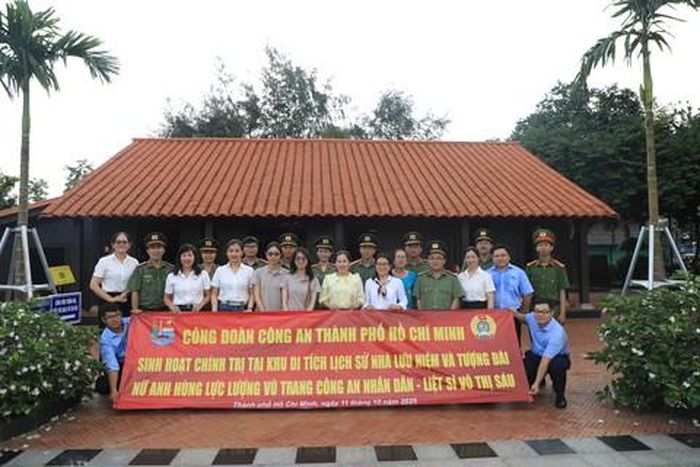 Đoàn Công đoàn Công an TPHCM tại nhà lưu niệm AHLS Võ Thị Sáu