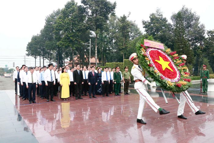 Đoàn đại biểu do Phó Bí thư Thành ủy TP.HCM Đặng Minh Thông làm trưởng đoàn. 