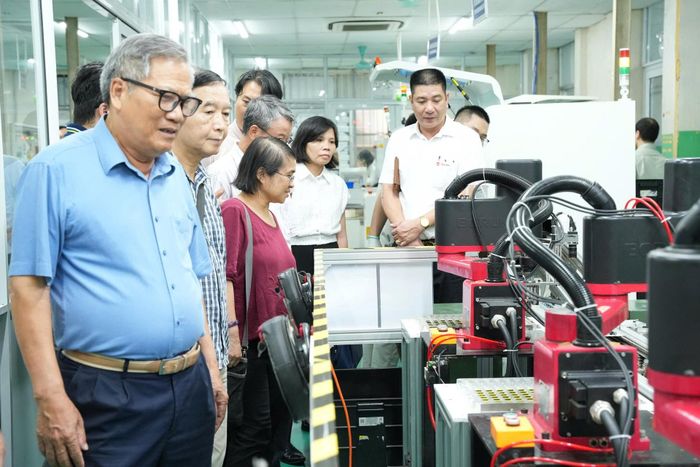 Ban giám khảo khảo sát trực tiếp giải pháp tại Nhà máy