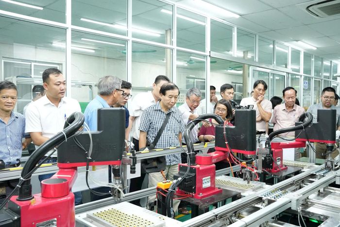 Ban giám khảo khảo sát trực tiếp giải pháp tại Nhà máy