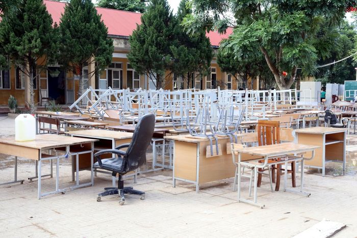 Trường Trung học cơ sở xã Yên Bình, tỉnh Lạng Sơn bị ngập sâu, 7/11 phòng học ngập nước, nhiều sách vở, đồ dùng học tập bị hư hỏng, thứ hai đầu tuần ngày 13/10 học sinh chưa thể đến lớp