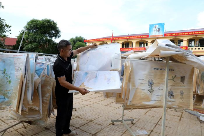Trường Trung học cơ sở xã Yên Bình, tỉnh Lạng Sơn bị ngập sâu, 7/11 phòng học ngập nước, nhiều sách vở, đồ dùng học tập bị hư hỏng, thứ hai đầu tuần ngày 13/10 học sinh chưa thể đến lớp