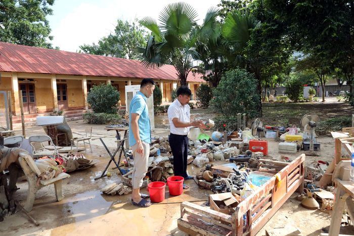 Trường Trung học cơ sở xã Yên Bình, tỉnh Lạng Sơn bị ngập sâu, 7/11 phòng học ngập nước, nhiều sách vở, đồ dùng học tập bị hư hỏng, thứ hai đầu tuần ngày 13/10 học sinh chưa thể đến lớp