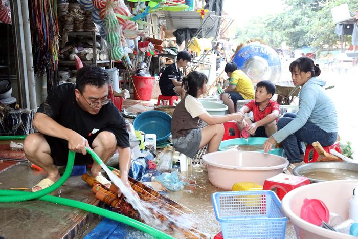 Gia đình anh Vũ Văn Đạo ở thôn Đồng Bụt, xã Yên Bình, tỉnh Lạng Sơn bị thiệt hại hàng trăm triệu đồng vì mưa lũ