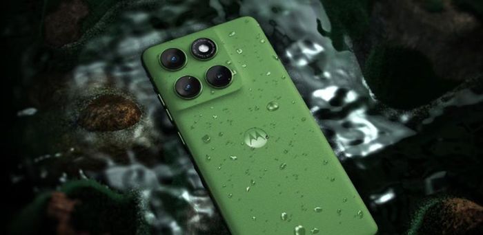 Trang web chính thức của Motorola cũng đăng tải một số thông báo pháp lý liên quan đến các tính năng chưa được đề cập trên trang. Ví dụ, có thông tin cho rằng Edge 70 đạt chuẩn kháng nước/bụi IP68 và IP69, cùng camera 50MP. Tuy nhiên, đây chỉ là các thông báo pháp lý chung, nên người dùng cần cân nhắc khi tiếp nhận thông tin này.