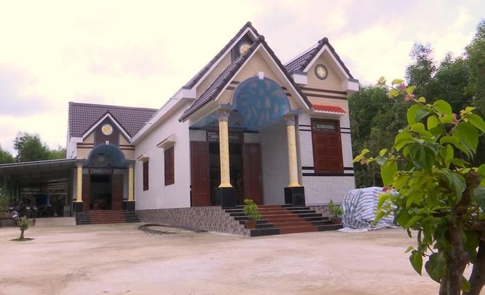  Nhiều hộ dân vùng rừng U Minh Hạ xây dựng nhà khang trang nhờ kinh tế rừng phát triển. 