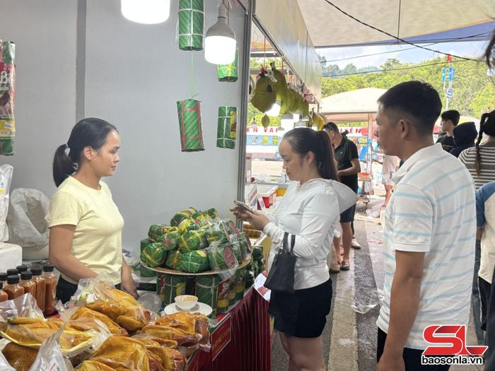 Đặc sản giò bê của Hợp tác xã dịch vụ và chế biến thực phẩm Minh Hiền của tỉnh Nghệ An đạt sản phảm OCOP 4 sao. 