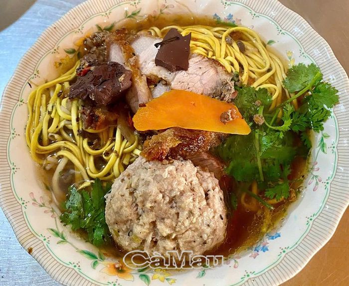 Mì nước xíu mại.