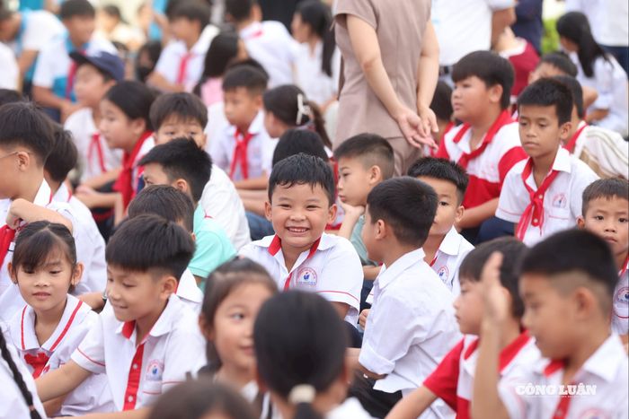 Ở nơi biên giới, hải đảo – mỗi ánh mắt trẻ thơ là một vì sao thắp sáng niềm hy vọng về ngày mai.