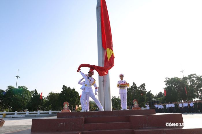 Lễ Thượng cờ trên đảo Cô Tô.