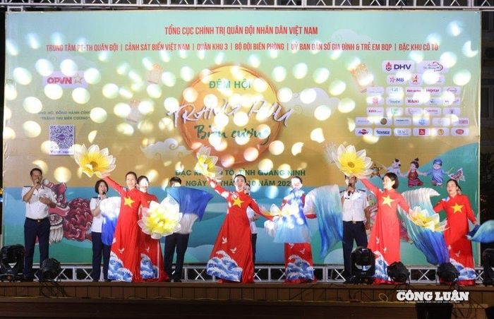 Từ những miền đất xa, tình quân - dân lại thêm bền chặt qua những mùa trăng sẻ chia.