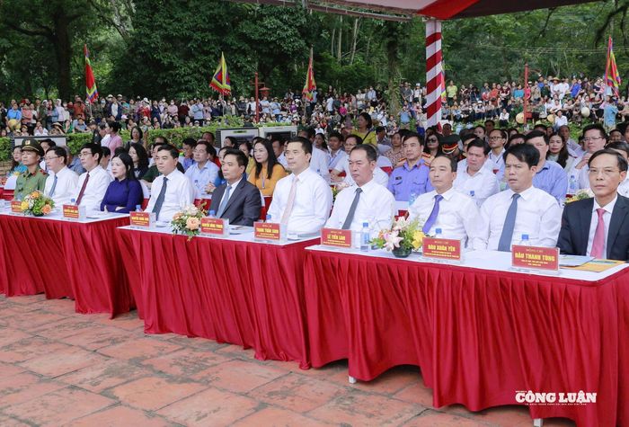 Các đại biểu tham dự lễ hội