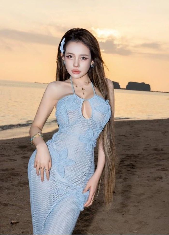  Ngân 98 tạo thị phi trên mạng xã hội bởi những hình ảnh hở bạo. 