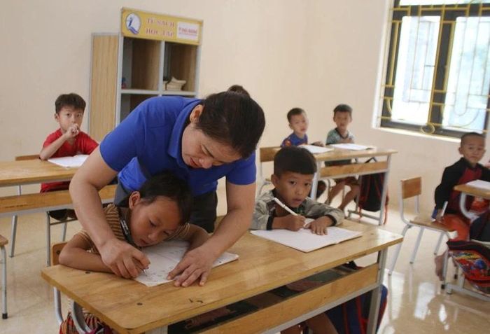 Sự học được quan tâm phát triển ở bản đồng bào Mông Suối Tôn, xã Phú Lệ.