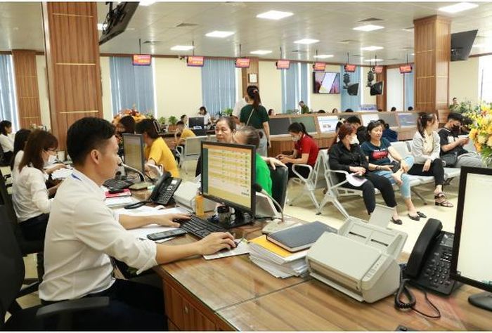 Điểm phục vụ hành chính công xã Tiến Thắng giải quyết nhiều thủ tục nhanh gọn cho người dân. Ảnh: Ngọc Tuấn