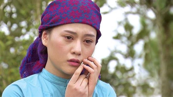 Phương Oanh trong "Lặng yên dưới vực sâu".