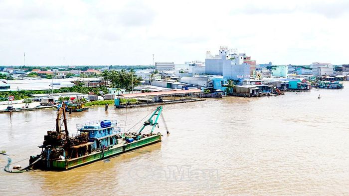 Đô thị biển Sông Đốc phát triển sầm uất.