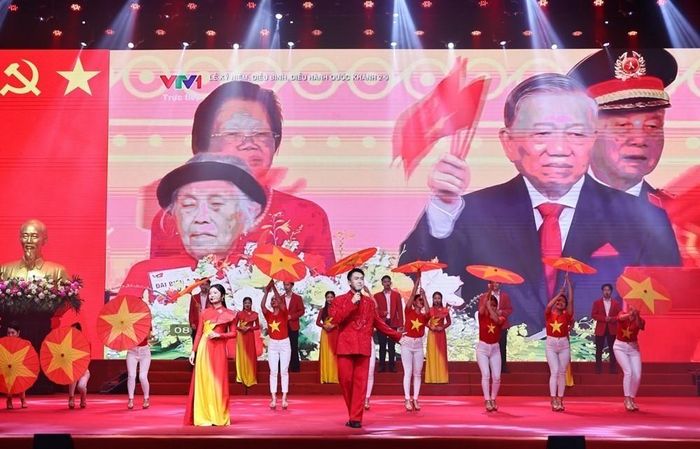 Tiết mục văn nghệ đặc sắc tại buổi lễ. Ảnh: Minh Đức - TTXVN