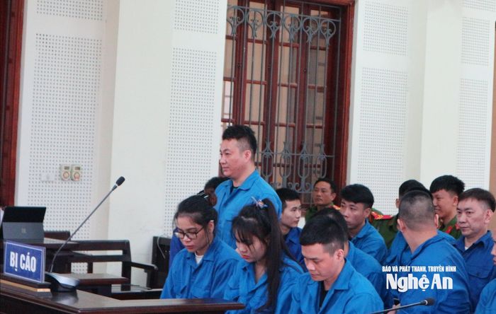 Bị cáo Phan Văn Phượng cầm đầu đường dây lừa đảo lĩnh án chung thân. Ảnh: Trần Vũ