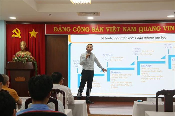 Doanh nghiệp ngành hàng không trực tiếp đến Trường Cao đẳng Công nghệ quốc tế Lilama 2 để giới thiệu các cơ hội việc làm cho sinh viên. Ảnh: Lê Xuân/TTXVN