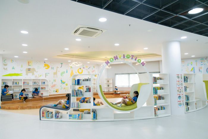  Hình ảnh tại một thư viện cho học sinh tiểu học tại một trường trên địa bàn TP.HCM. 