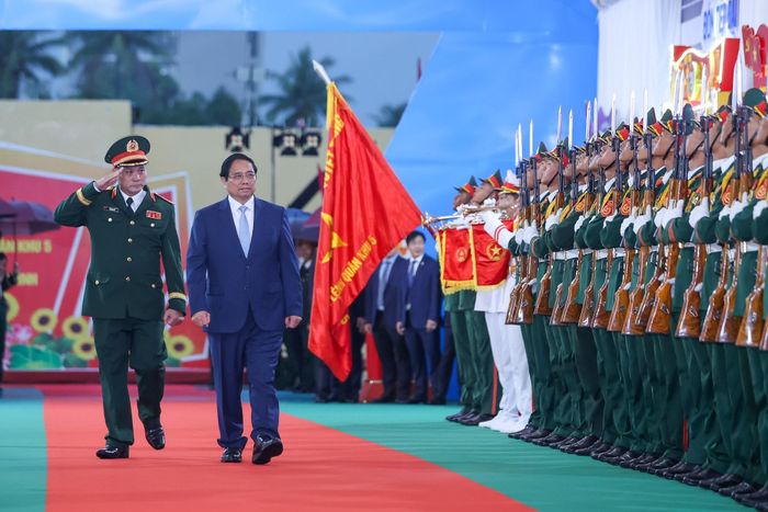 Thủ tướng Phạm Minh Chính dự Lễ kỷ niệm 80 năm Ngày truyền thống Lực lượng vũ trang Quân khu 5.