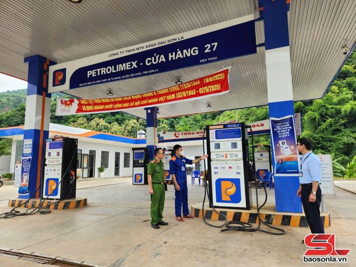 Đoàn liên ngành kiểm tra cơ sở có nguy cơ cháy, nổ cao trên địa bàn.