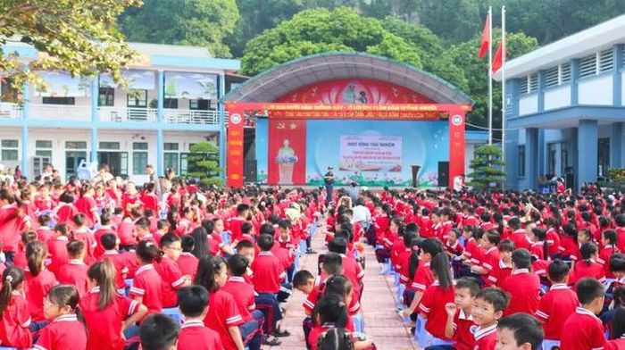 Hoạt động trải nghiệm, tuyên truyền và thực hành kỹ năng phòng cháy chữa cháy và cứu nạn cứu hộ" dành cho cán bộ, giáo viên, học sinh và phụ huynh