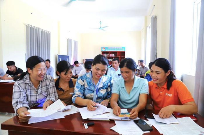 Trợ giúp viên pháp lý ở Quảng Ninh tư vấn cho người dân.