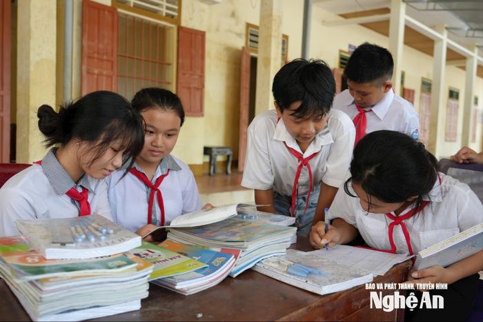 Học sinh Trường THCS Kỳ Tân, xã Tân Kỳ. Ảnh: Mỹ Hà