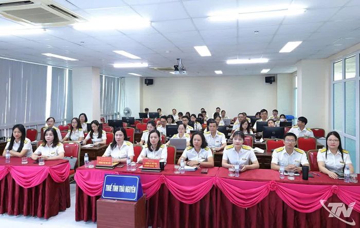 Thuế tỉnh Thái Nguyên tổ chức Hội nghị trực tuyến ngày 16-10 để hướng dẫn chính sách miễn, giảm, gia hạn thuế cho người nộp thuế bị ảnh hưởng thiên tai.