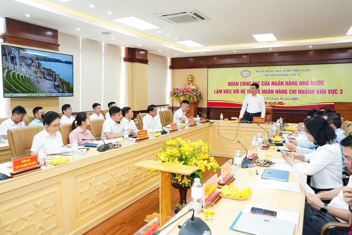Quang cảnh buổi làm việc