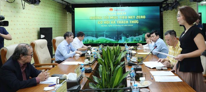 Toàn cảnh buổi tọa đàm “Hướng tới mục tiêu Net Zero – Cơ hội và thách thức” do Báo Đại biểu Nhân dân tổ chức ngày 17/10