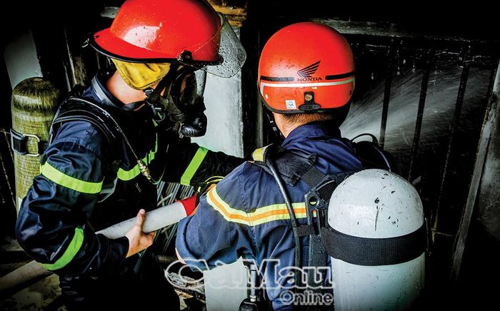 Ðảm bảo đúng nguyên tắc ứng trực, kịp thời xử lý các tình huống phát sinh, trong đó có nhiệm vụ phòng cháy chữa cháy, cứu nạn cứu hộ, đảm bảo an toàn cho Nhân dân.