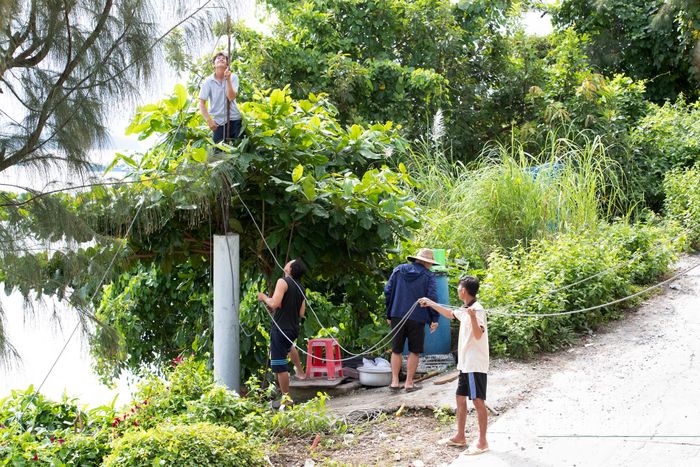 Từ việc kéo điện, xây cầu đến phát triển mô hình du lịch xanh – chính quyền và người dân cùng góp sức để Nam Du ngày càng khang trang, hiện đại.