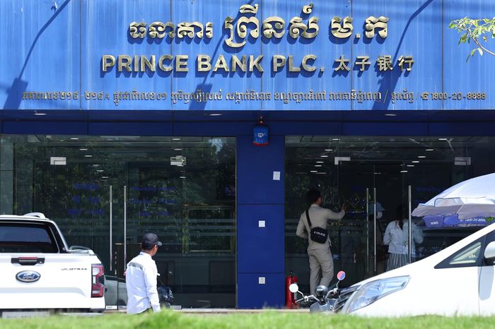  Prince Bank ở thủ đô Phnom Penh gặp khó khăn lớn vì ông chủ vướng bê bối lừa đảo, rửa tiền. Ảnh: Yonhap.