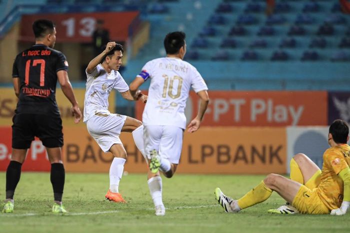 Văn Quyết có thể giúp Hà Nội FC nhiều hơn nếu được đưa vào sân sớm hơn. Ảnh: Hoàng Linh