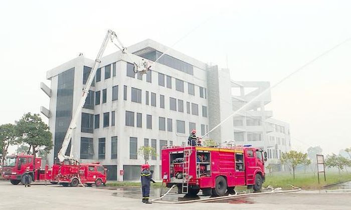 Lực lượng Cảnh sát phòng cháy, chữa cháy và cứu nạn, cứu hộ diễn tập phương án chữa cháy tại Công ty trách nhiệm hữu hạn một thành viên Hải Linh, xã Tân Chi.