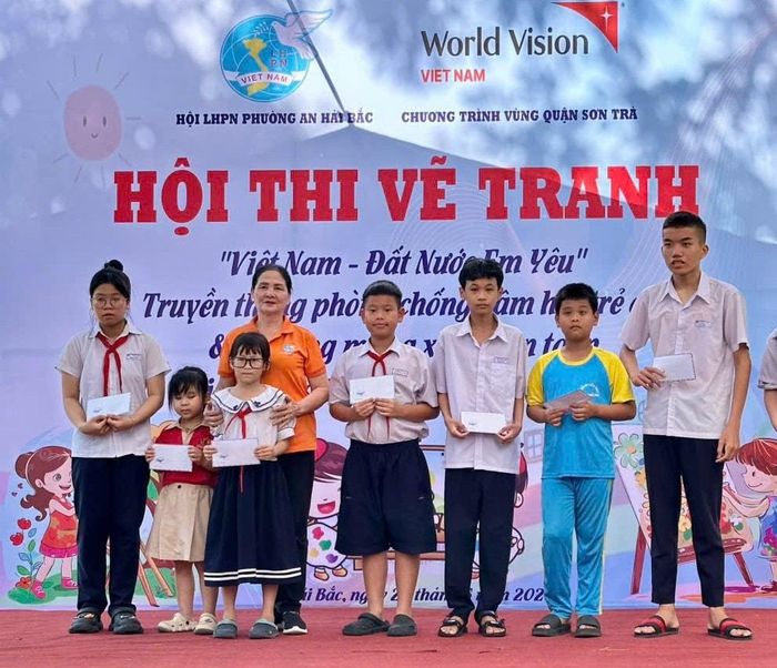 Chi hội trưởng Chi hội phụ nữ số 8, phường An Hải là tấm gương điển hình về xây dựng các phong trào hướng về phụ nữ, trẻ em trên địa bàn. Ảnh: T.Y