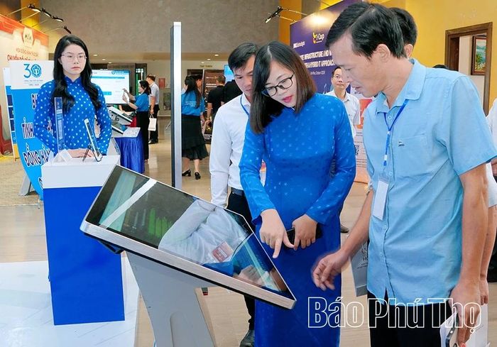 VNPT Phú Thọ đồng hành cùng chính quyền, người dân và doanh nghiệp trong giải quyết thủ tục hành chính, thúc đẩy chuyển đổi số hiệu quả.