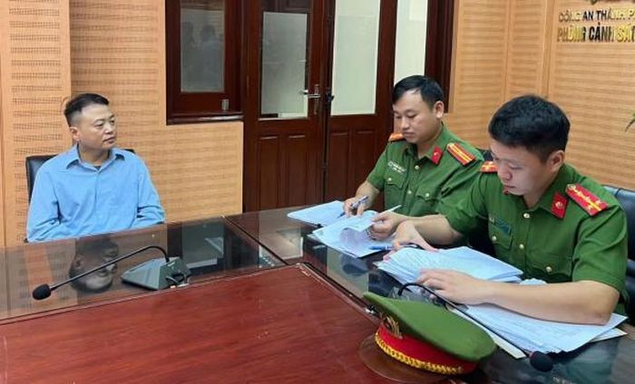 Nguyễn Hòa Bình tại cơ quan điều tra.