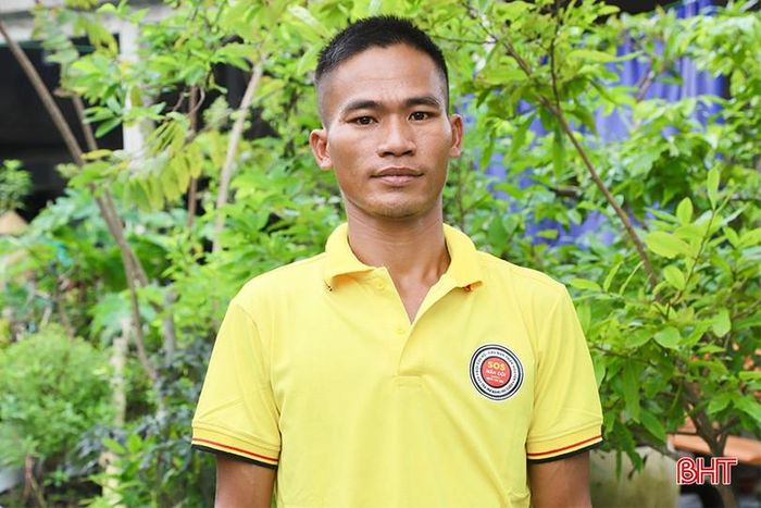 Anh Đậu Văn Mân - người trẻ luôn hết lòng giúp đỡ bà con mỗi khi lũ lụt, mưa bão xảy ra.