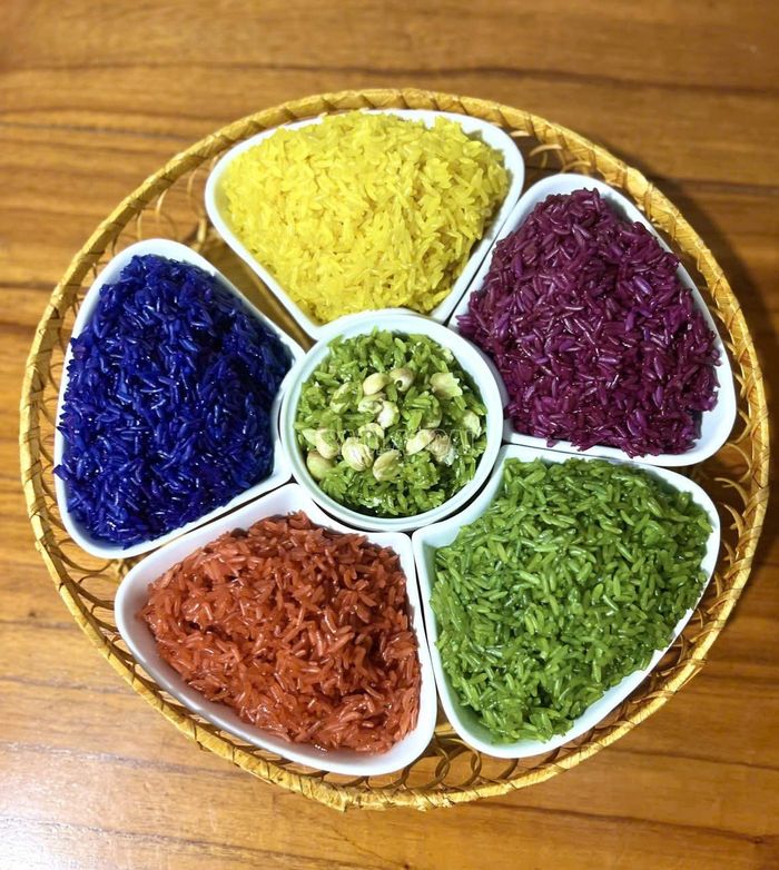  Sản phẩm xôi sắc màu Tây Bắc của hộ kinh doanh Phùng Kim Dung đạt tiêu chuẩn OCOP 3 sao. 