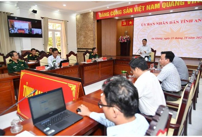 Đồng chí Lê Trung Hồ, Phó Chủ tịch UBND tỉnh, phát biểu
