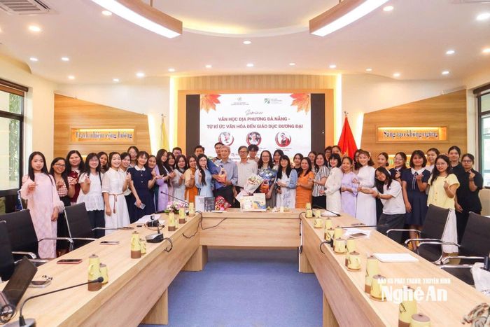 Nhà văn Thái Bá Lợi tại Hội thảo về Văn học Đà Nẵng do Đại học Đà Nẵng tổ chức.