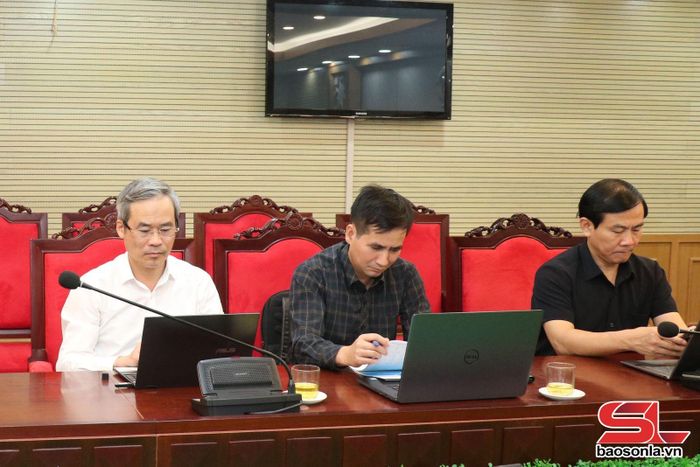 Đại biểu tham dự cuộc làm việc
