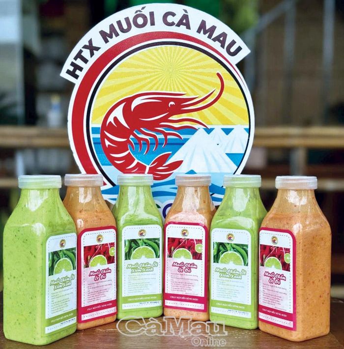Các sản phẩm muối của HTX Muối Cà Mau được công nhận đạt chuẩn OCOP 3 sao giúp anh Nguyện hiện thực hóa khát vọng nâng tầm hạt muối quê hương.